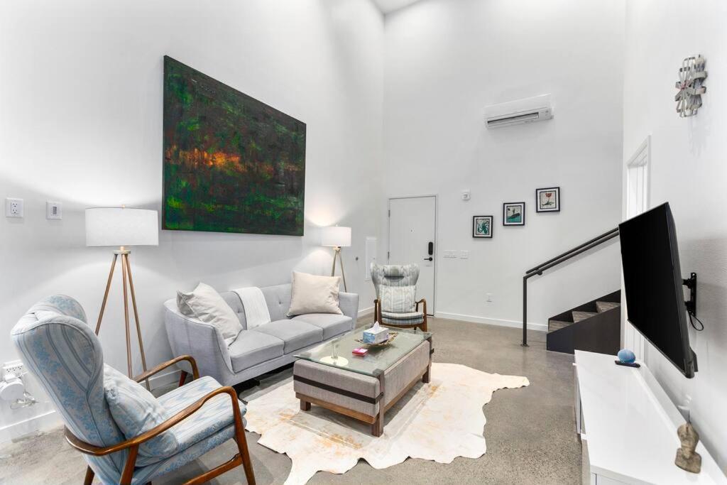 Airy And Open Corner Loft - 92 Walkscore レッドモンド エクステリア 写真