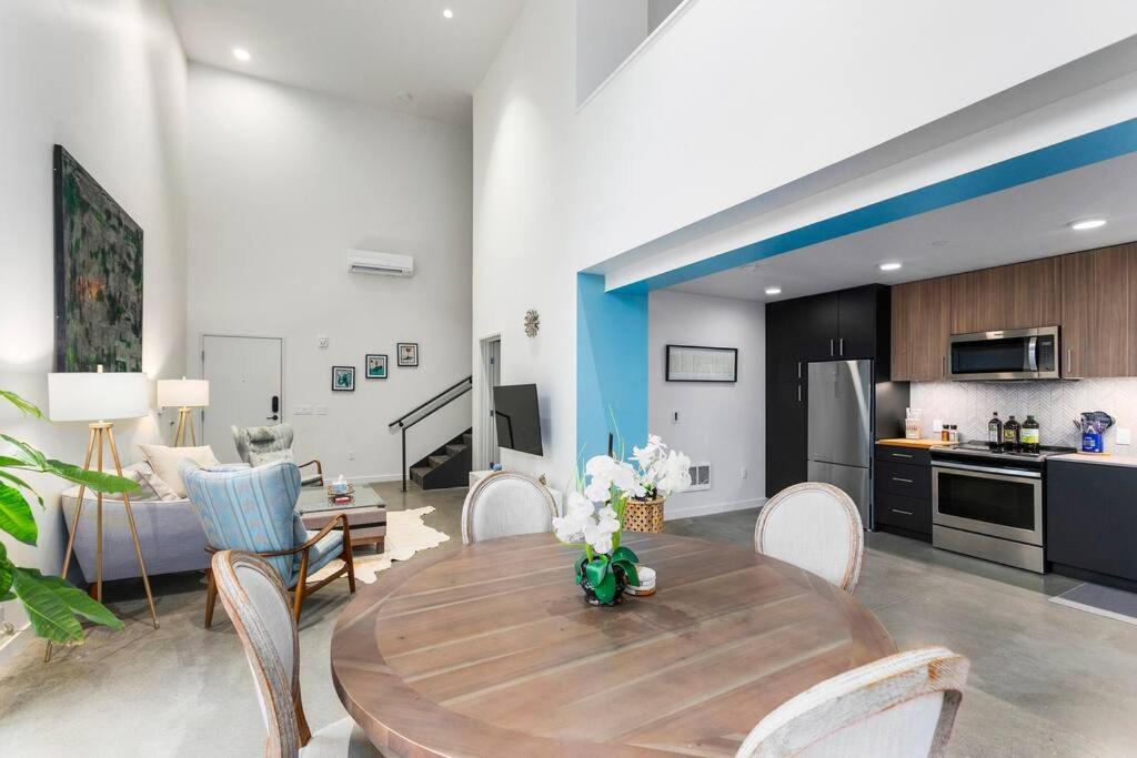 Airy And Open Corner Loft - 92 Walkscore レッドモンド エクステリア 写真