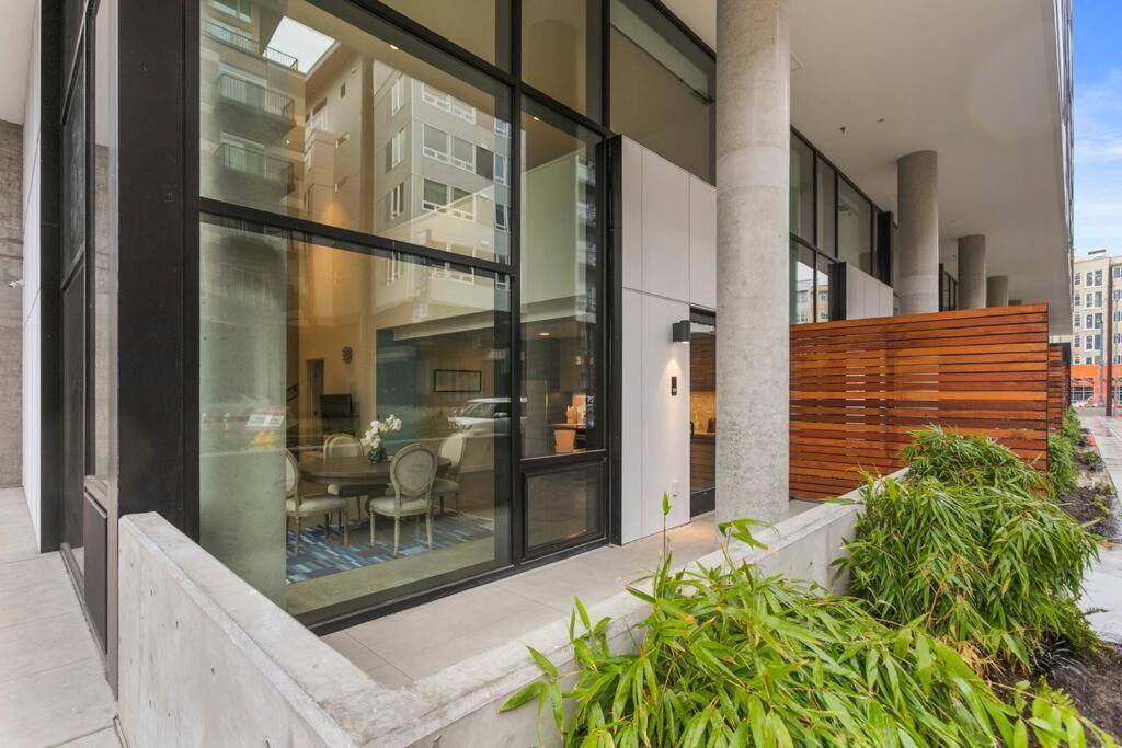 Airy And Open Corner Loft - 92 Walkscore レッドモンド エクステリア 写真